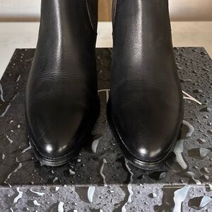 Artica black leather waterproof boots.